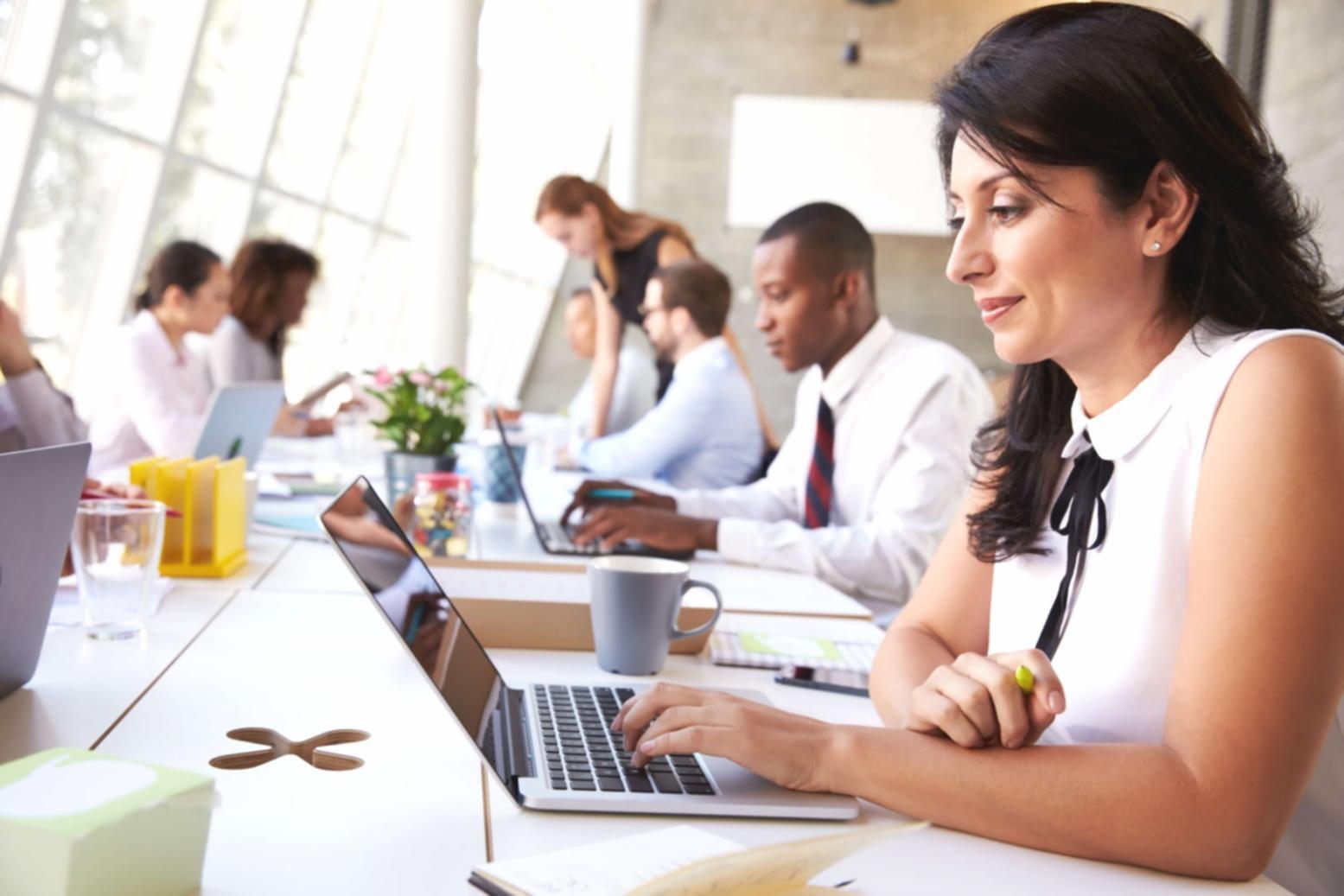 Организованное рабочее место для онлайн-обучения трейдингу